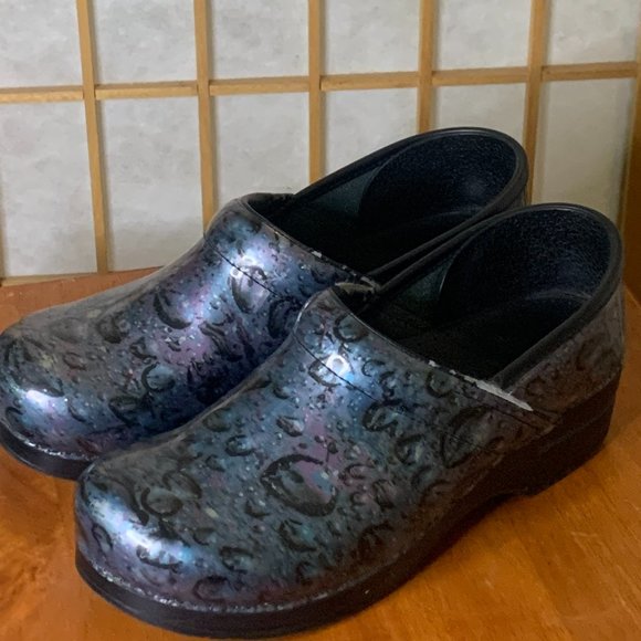 Dansko Shoes - Picture 1 of 5